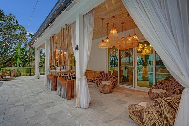 Dining room, Exterior, Pendant Lights