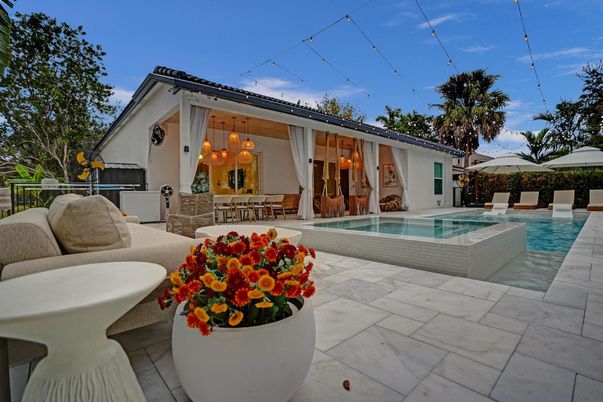 Exterior, Pool