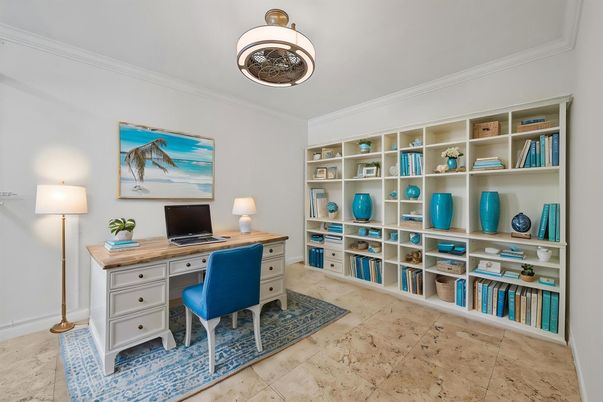 Home Office, Interior