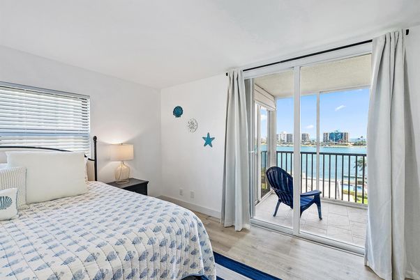 Bedroom, Interior, Water, Wood Texture Flooring