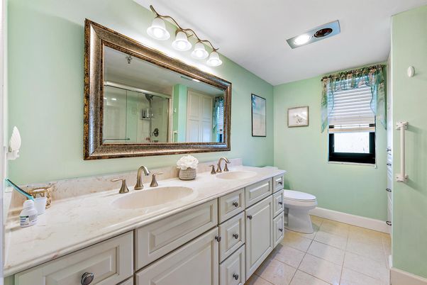 Bathroom, Dual Sink Vanities, Interior, Recessed Lighting