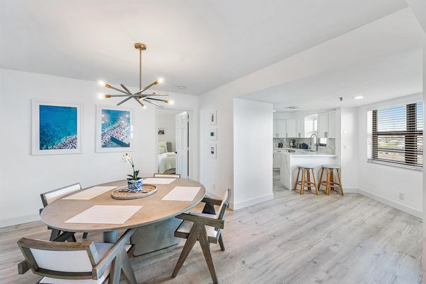 Dining room, Interior, Kitchen, Pendant Lights, Recessed Lighting, Wood Texture Flooring