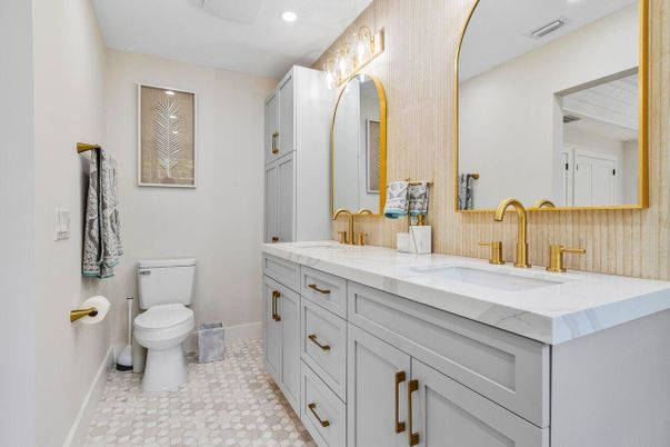 Bathroom, Dual Sink Vanities, Interior, Recessed Lighting