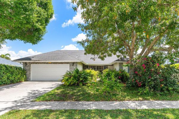 Attached, Exterior, Facade, Ranch