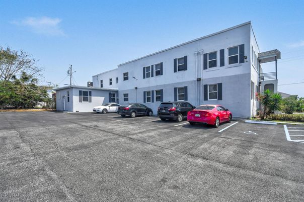 Exterior, Facade, Rowhouse