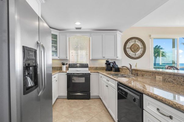 Interior, Kitchen, Recessed Lighting, Water