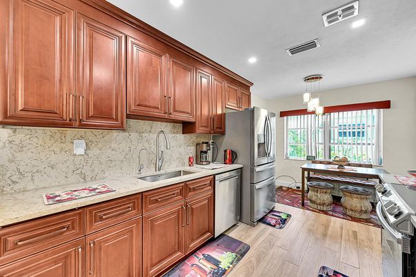 Dining room, Interior, Kitchen, Pendant Lights, Recessed Lighting, Wood Texture Flooring