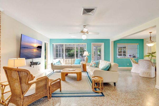 Dining room, Interior, Living room, Pendant Lights