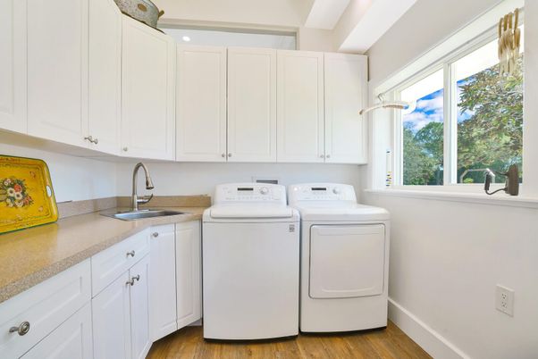 Interior, Washer, Wood Texture Flooring
