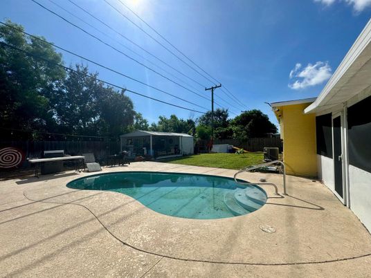 Exterior, Pool
