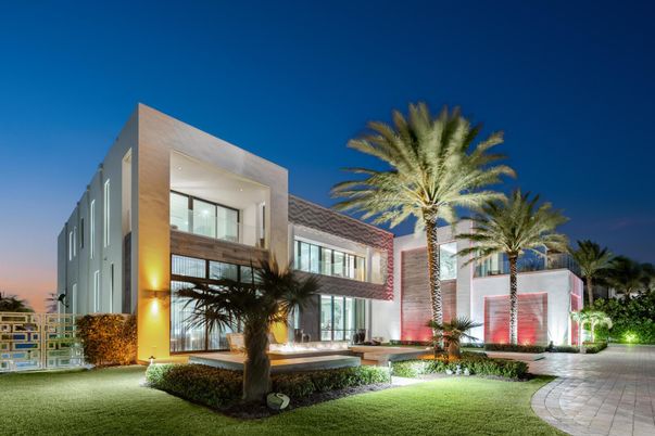 Backyard, Exterior, Facade, Modern
