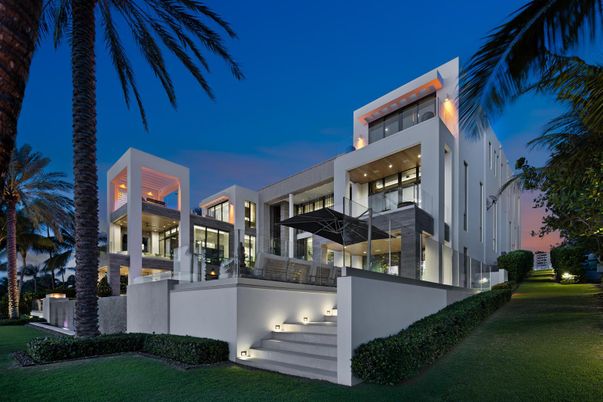 Exterior, Lake