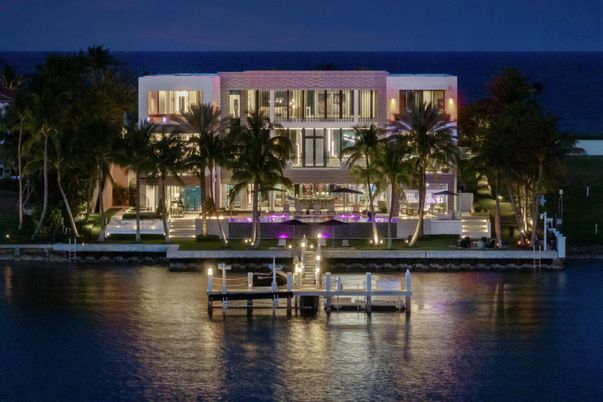 Exterior, Lake