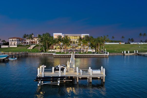 Exterior, Lake
