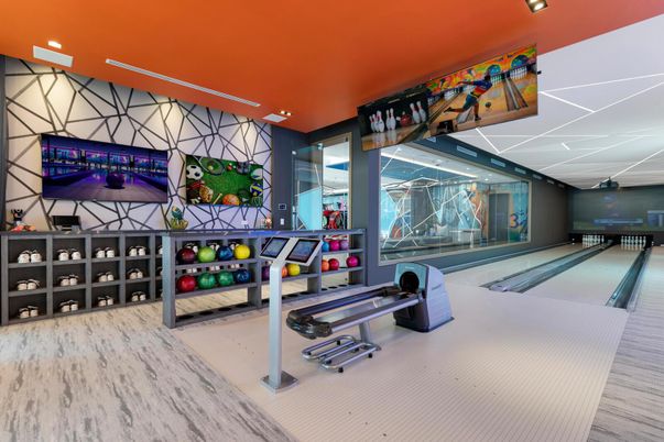 Fitness Equipment, Interior, Recessed Lighting, Wood Texture Flooring