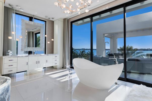 Bathroom, Free Standing Baths, Interior, Water