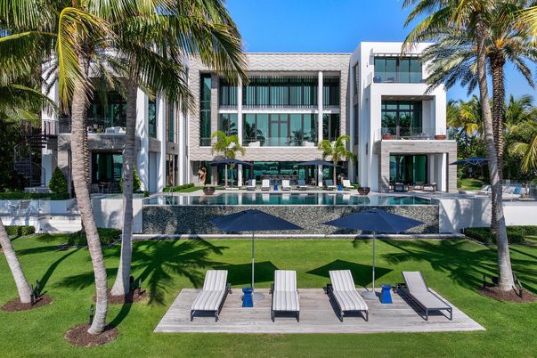 Backyard, Exterior, Facade, Modern