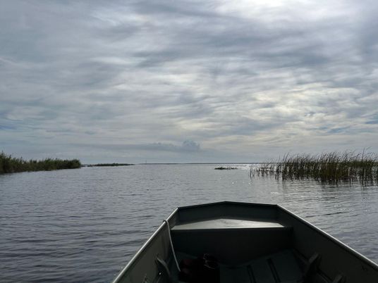 Exterior, Lake