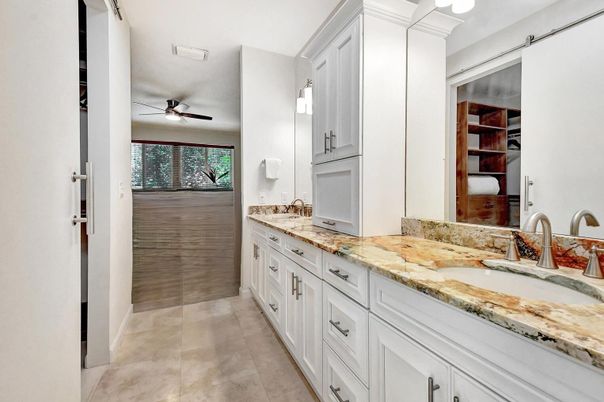 Bathroom, Dual Sink Vanities, Interior, Recessed Lighting