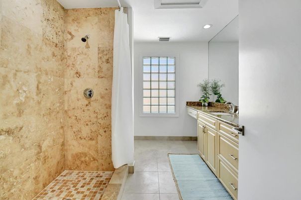 Bathroom, Interior, Recessed Lighting