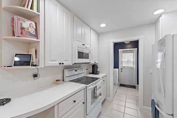 Interior, Kitchen, Recessed Lighting, Washer
