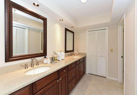 Bathroom, Dual Sink Vanities, Interior, Recessed Lighting