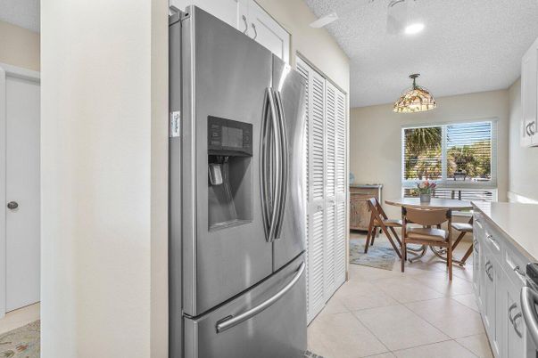 Dining room, Interior, Kitchen, Recessed Lighting
