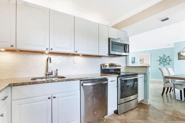 Dining room, Interior, Kitchen, Stainless Steel Appliances