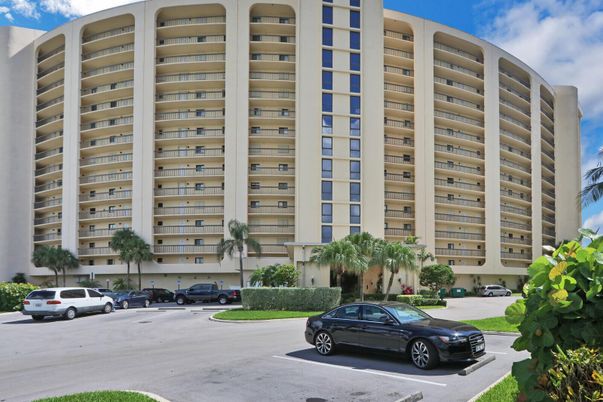 Exterior, Facade, Condo Building