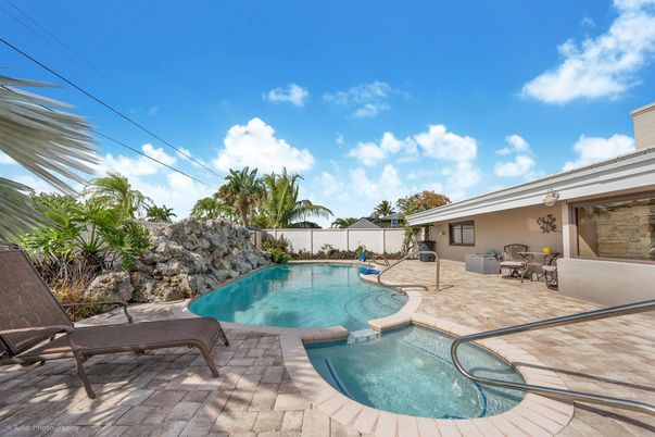 Exterior, Pool