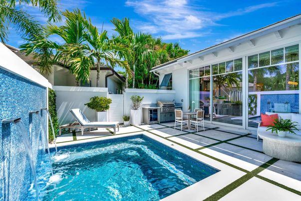 Exterior, Pool