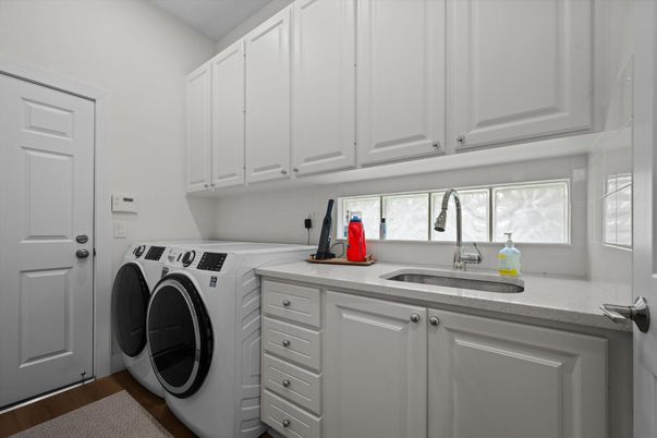 Interior, Washer, Wood Texture Flooring