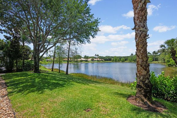 Exterior, Lake