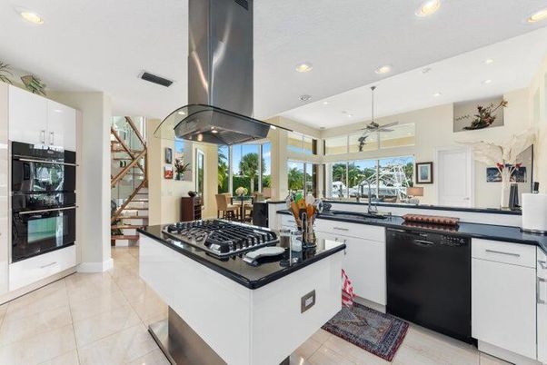 Dining room, Interior, Kitchen, Recessed Lighting, Stainless Steel Appliances