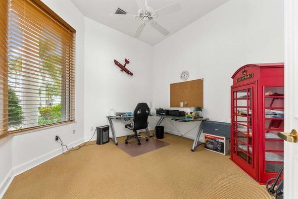 Home Office, Interior