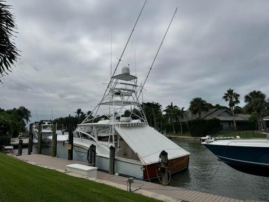 Exterior, Lake