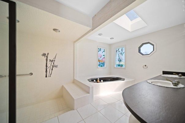 Bathroom, Interior, Recessed Lighting