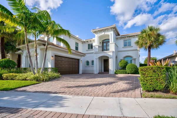 Attached, Exterior, Facade, Mediterranean