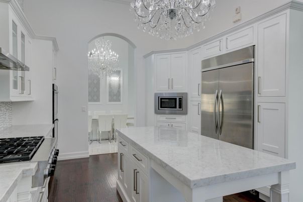 Chandelier, Dining room, Interior, Kitchen, Stainless Steel Appliances, Wood Texture Flooring