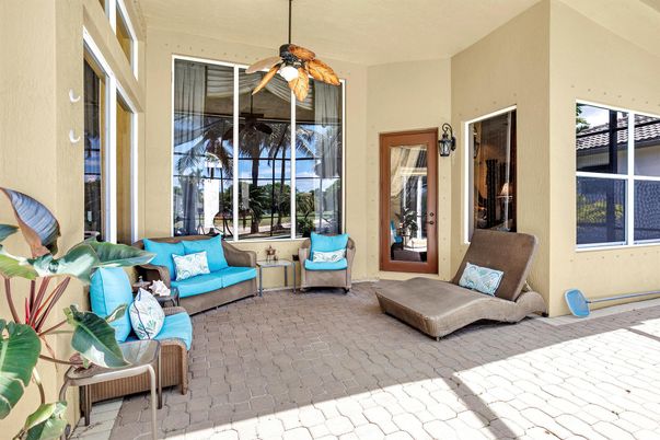 Exterior, Living room, Sun Room