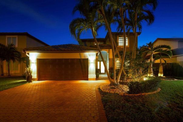 Attached, Exterior, Facade, Modern