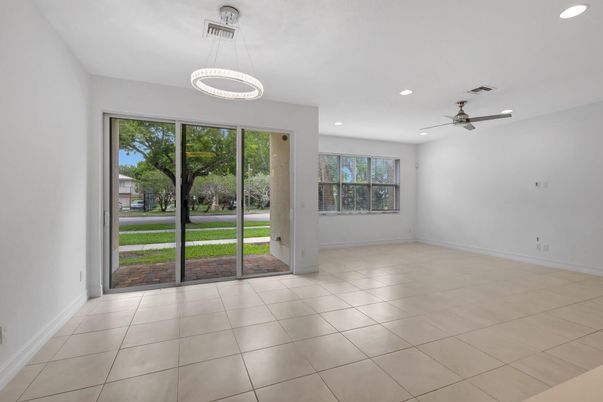 Empty room, Interior, Pendant Lights, Recessed Lighting