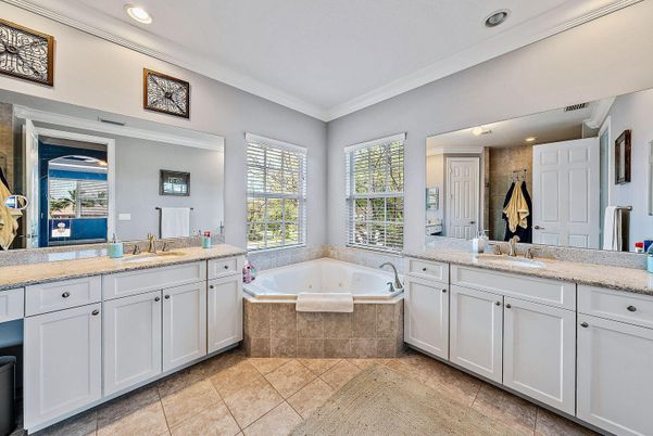 Bathroom, Dual Sink Vanities, Interior, Recessed Lighting