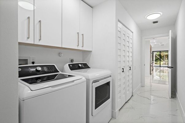 Interior, Marble, Recessed Lighting, Washer