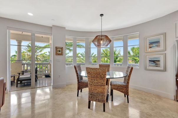 Dining room, Interior, Pendant Lights, Recessed Lighting