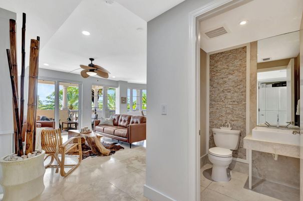 Bathroom, Interior, Living room, Recessed Lighting, Stone Walls
