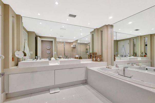 Bathroom, Dual Sink Vanities, Interior, Recessed Lighting