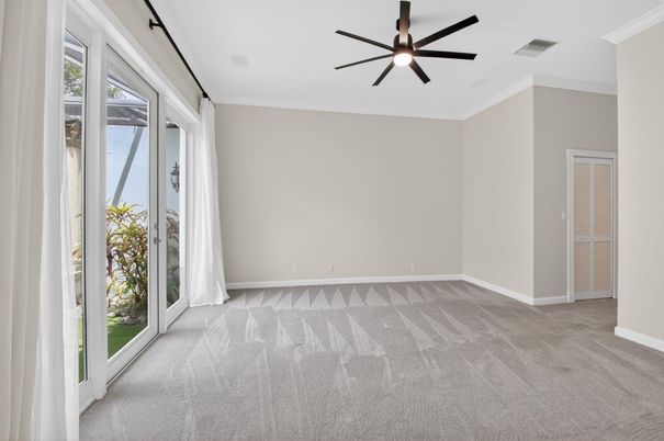 Empty room, Interior