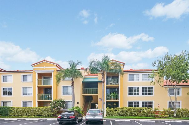 Exterior, Facade, Condo Building