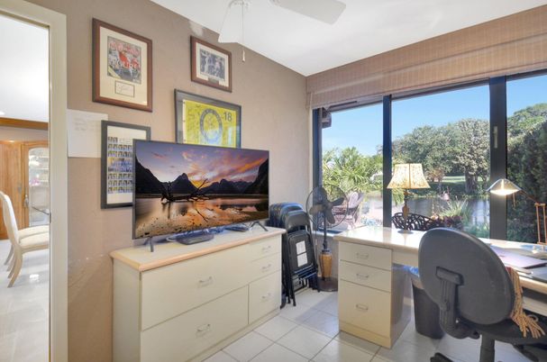 Home Office, Interior